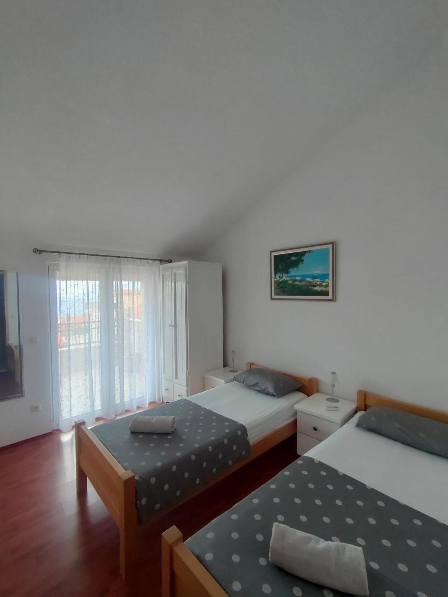 Baska Voda - Apartmani Vesna Rum bild